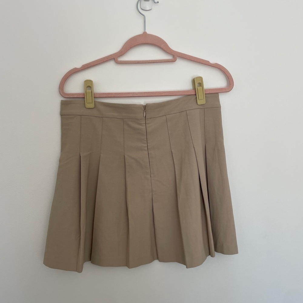 Sun-Deh Aritzia pleated olive mini skirt | Size 12 | Khaki/Tan color - Picture 5 of 6